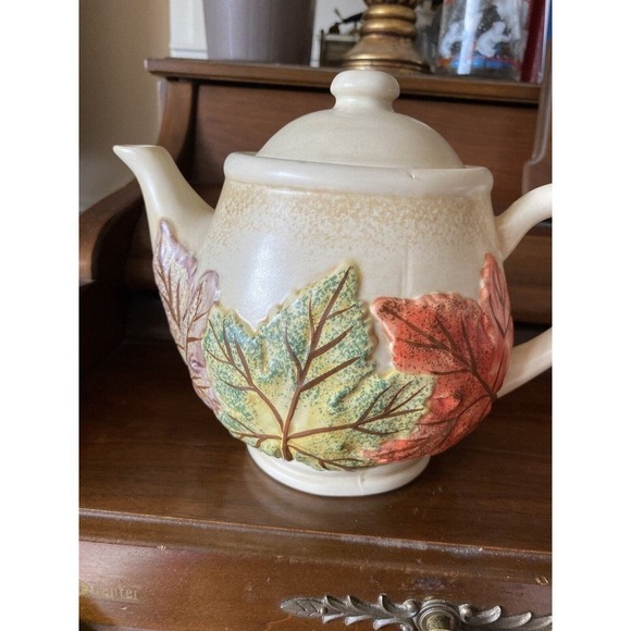 VINTAGE THE MAIN INGREDIENTS PANTRY WEAR TEAPOT W/ RAISED LEAVES - Picture 1 of 11